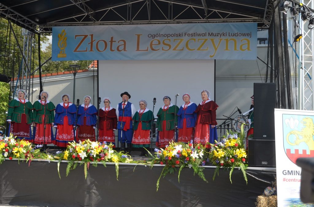 wyróżnienie dla zespołu folklorystycznego "Spod Strzechy" - galeria