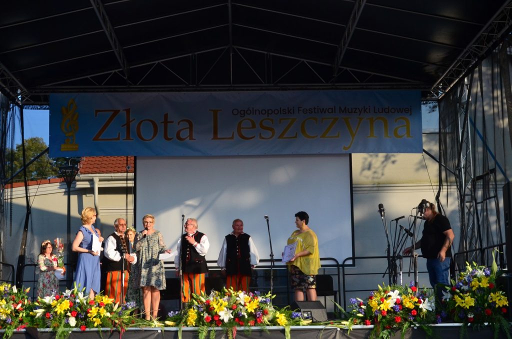 wyróżnienie dla zespołu folklorystycznego "Spod Strzechy" - galeria