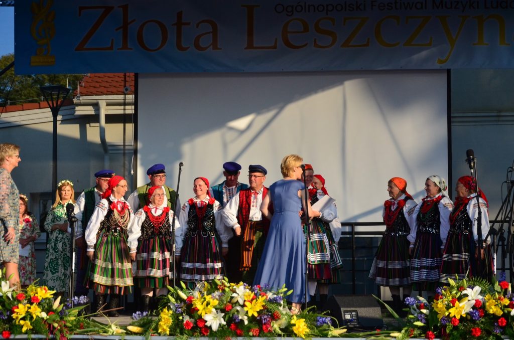 wyróżnienie dla zespołu folklorystycznego "Spod Strzechy" - galeria