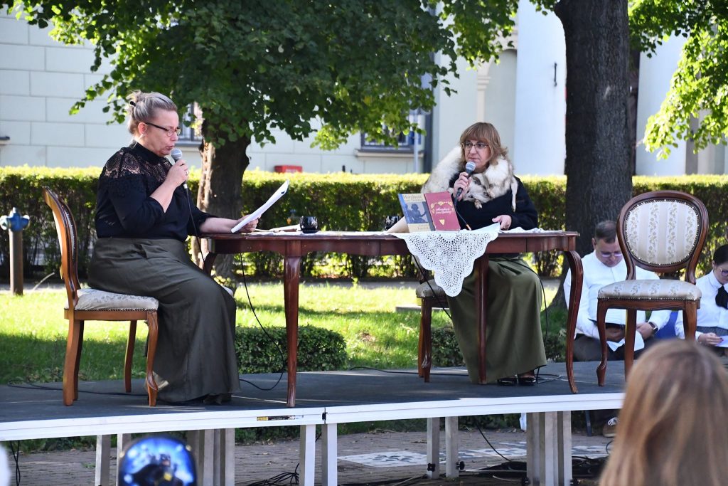 Narodowe czytanie 2021 z udziałem pracowników Wahadła - galeria