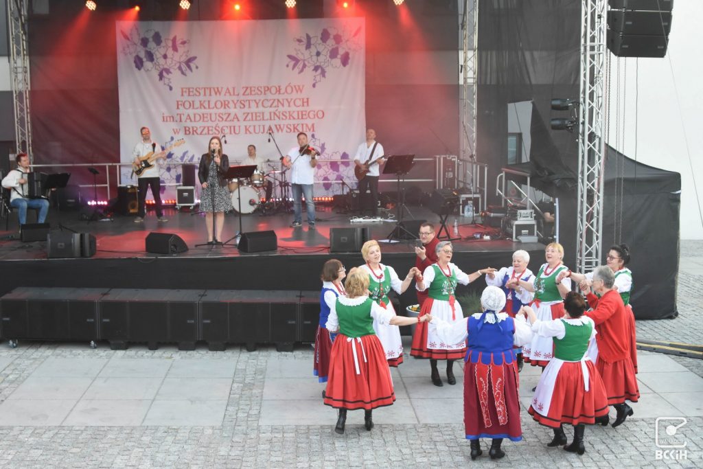 VI Festiwal Zespołów Folklorystycznych im. Tadeusza Zielińskiego - galeria